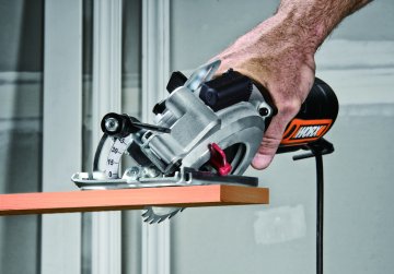 Дисковая пила компактная WORX Saw WX427 электрическая 220V, 710Вт, 120мм, в кейсе