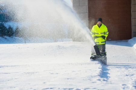 Снегоуборщик аккумуляторный GREENWORKS 82SN22, 82V, Арт. 2603307, 56 см, бесщеточный