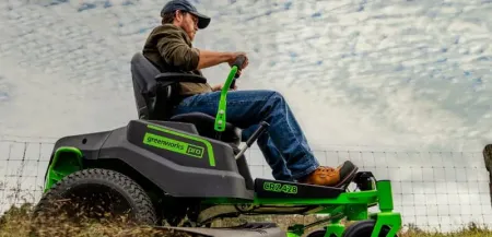 Райдер садовый аккумуляторный с нулевым радиусом разворота GREENWORKS Zero Turn Crossover, GC82ZT107, 82V (7404107)