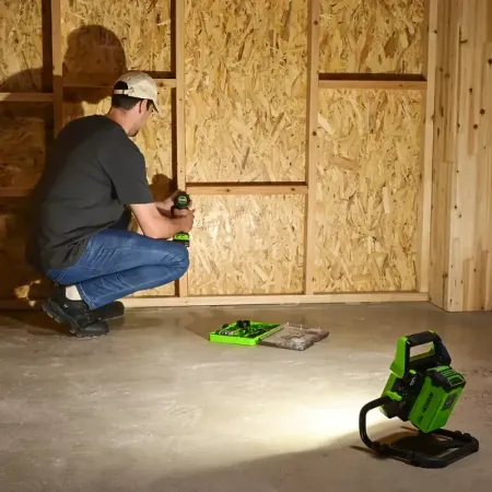 LED-прожектор GREENWORKS G40WLH с гибридным питанием, 40V / 220V, 1000/2000 лм, без аккумулятора и ЗУ